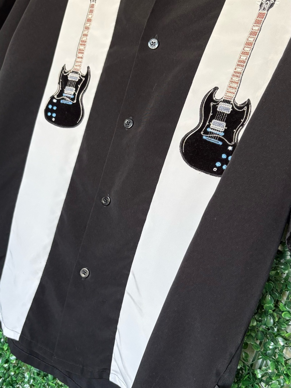 Vintage Gibson Guitar Tour, Black and White Short-Sleeve button down Shirt - Picture 4 of 5